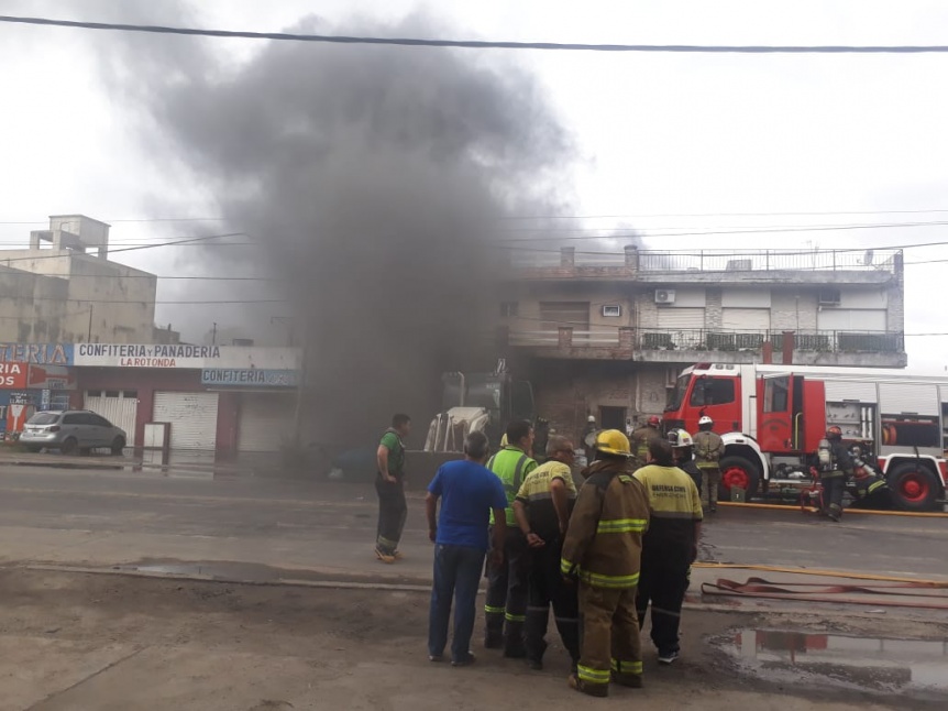 Incendio en un depósito de Camino General Belgrano