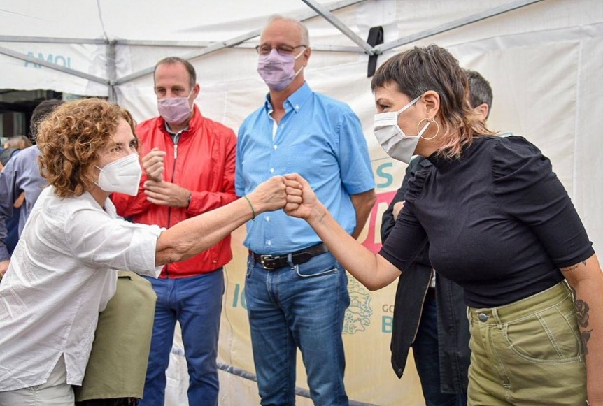 Mayra Mendoza y Daniel Golln supervisaron la vacunacin a docentes y auxiliares