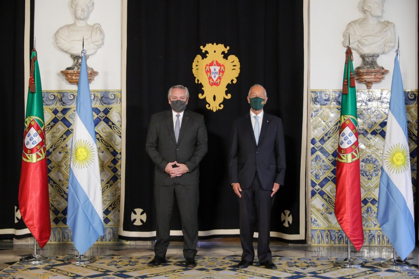El Presidente fue recibido por su par de Portugal en el inicio de su gira por Europa