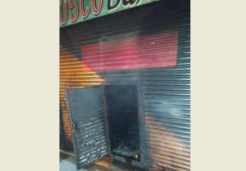 Se incendi un local en Solano durante la noche