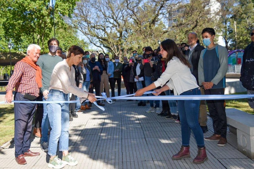 Mayra Mendoza inaugur la puesta en valor de la plaza de la Estacin de Quilmes