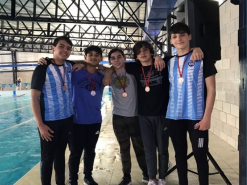 El Club Quilmes Oeste retom las competencias de natacin con muy buena performance