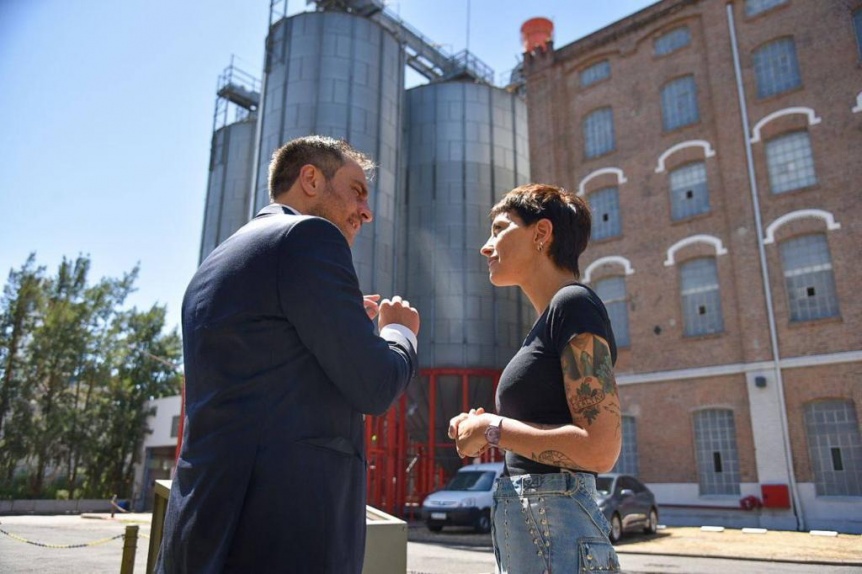 Mayra Mendoza visitó la Cervecería Quilmes junto a Juan Cabandié