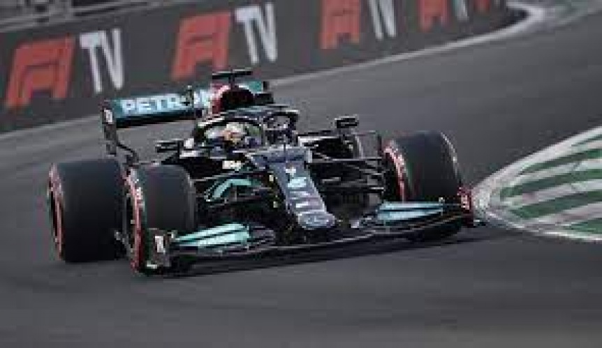 Hamilton le arrebat� la pole a Verstappen en el GP de Arabia Saud�ta