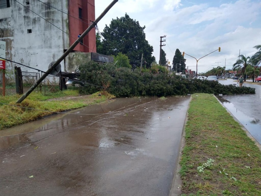 La fuerte tormenta afectó el suministro eléctrico en algunas zonas del conurbano