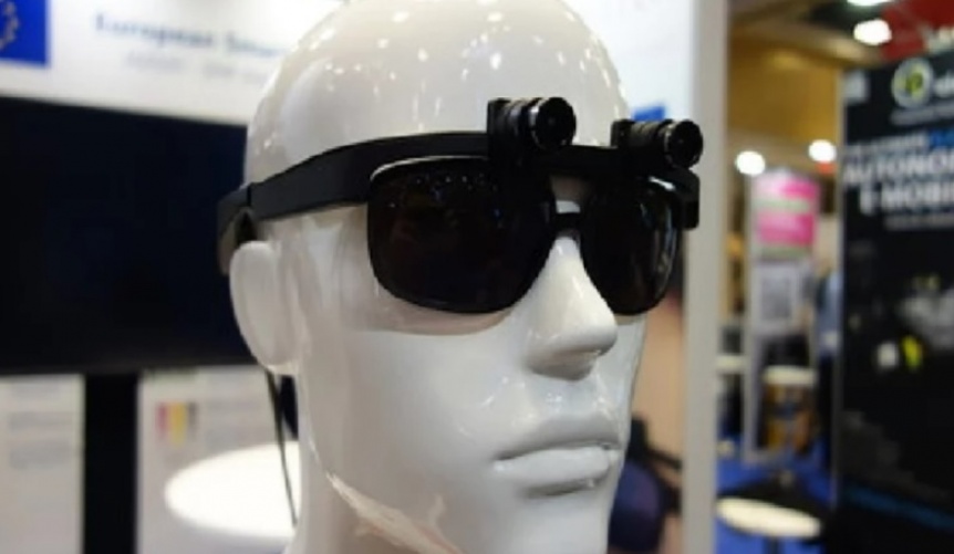 Ingeniero Informtico trabaja en un prototipo de lentes para ayudar a personas ciegas