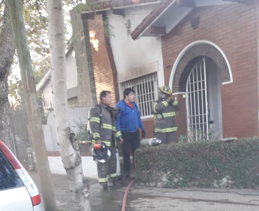 Fuego y susto en una casa de Quilmes Este