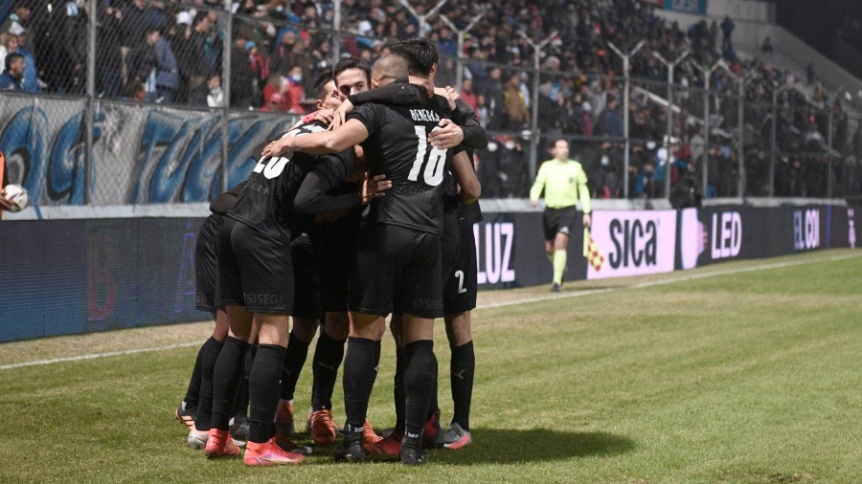 Independiente ganó en Jujuy se metió en octavos
