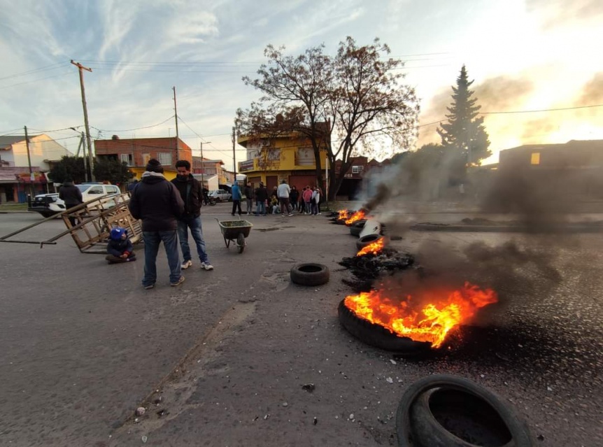 Piquete de protesta en Solano por 6 días sin servicio eléctrico