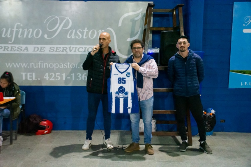 Bsquet: El Club Quilmes Oeste estren camisetas, pintura de la cancha y tableros