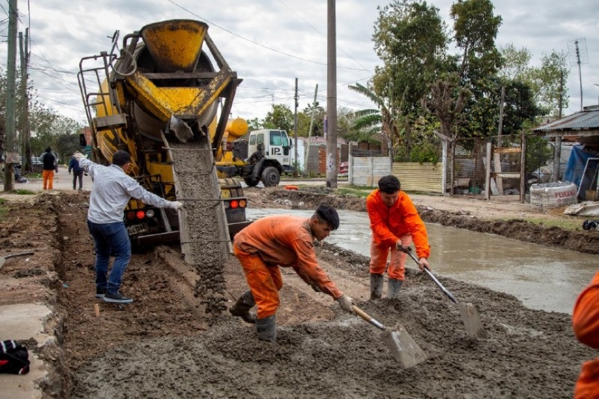 Avanza la pavimentación de 30 cuadras y desagües del barrio Santa María-IAPI