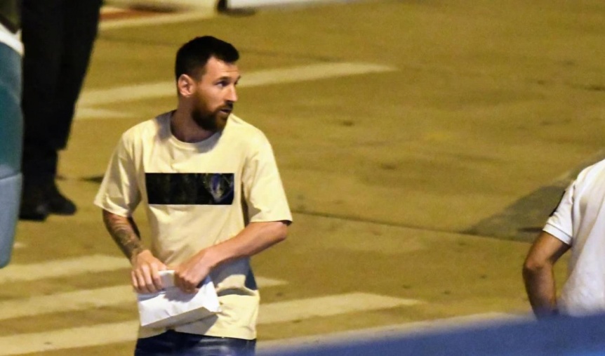 Lionel Messi returns to France after spending the holidays in Rosario