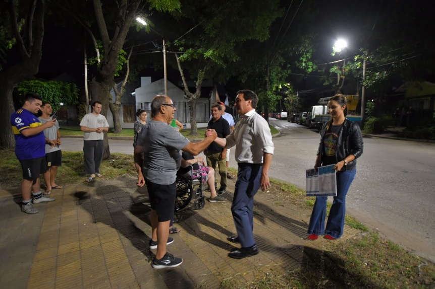 Florencio Varela: Avanz� la instalaci�n de luminarias LED en barrio Centro