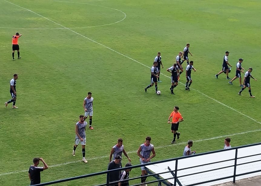 Batalla campal y jugadores heridos en amistoso entre Quilmes y Chacarita
