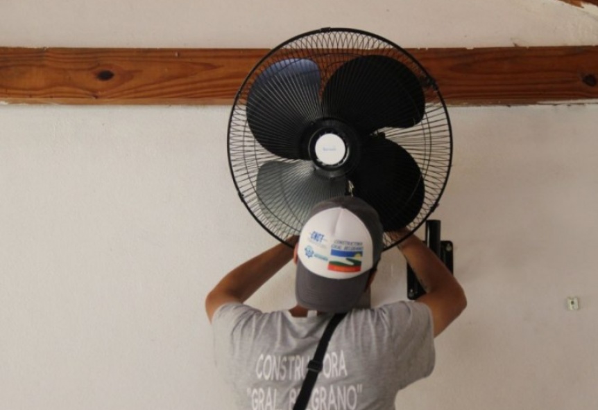 Un ventilador reci�n instalado en escuela de Ensenada cay� sobre la cabeza de una alumna