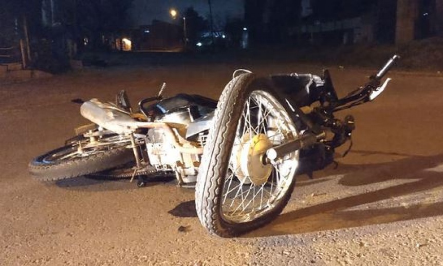 Un sujeto murió al chocar con su moto cuando escapaba de la Policía