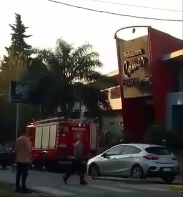 VIDEO | Incendio en restaurante de Quilmes provoc� susto en la zona