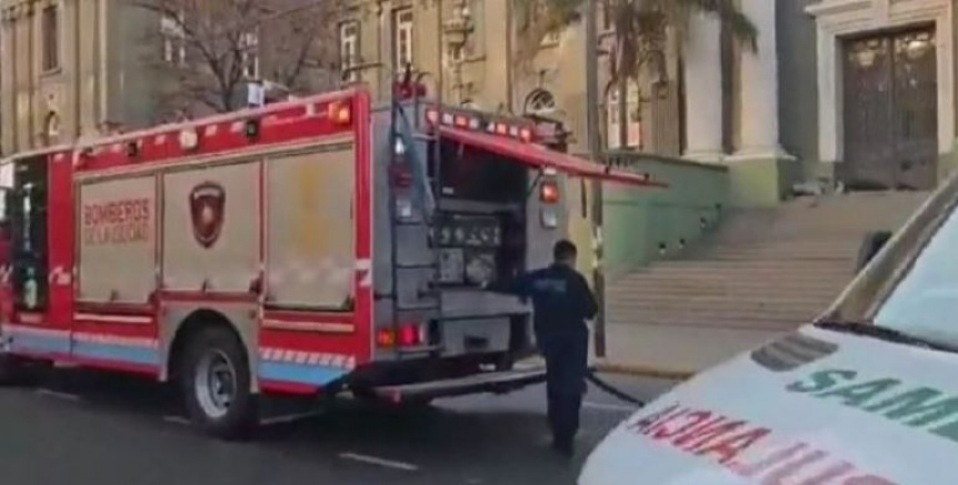VIDEO | Incendio en el Hospital Elizalde: 20 ambulancias trabajan en el lugar