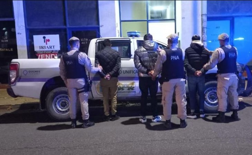 Quilmes: Se dieron a la fuga de un control en un auto robado y con gran cantidad de dinero