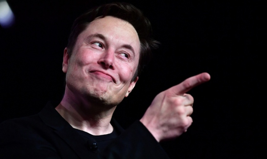Elon Musk dijo que X podr�a aplicar una peque�a cuota mensual