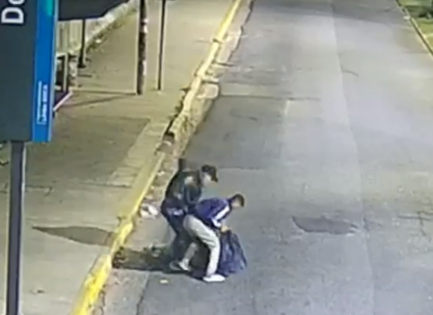 VIDEO | Gracias a las cmaras de seguridad detuvieron a un sujeto que haba robado una mochila