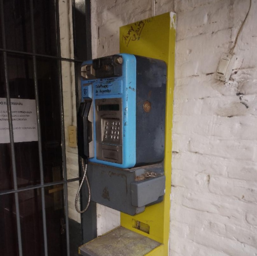 Entidad de historia propone declarar patrimonio cultural a dos viejos telfonos pbicos de Berazategui