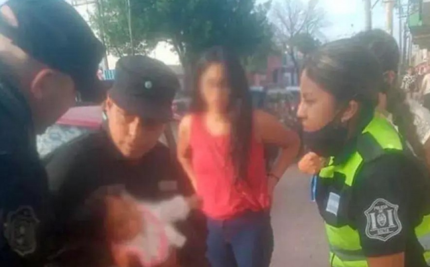 Dej su beb a un desconocido en una plaza de Salta, volvi ebria tres horas despus: La detuvieron