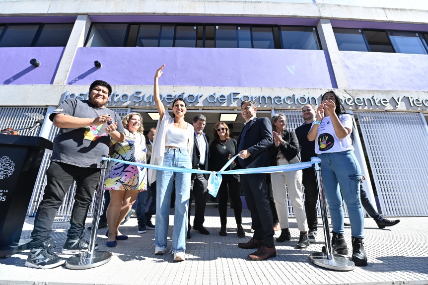 Kicillof y Mayra Mendoza inauguraron el nuevo edificio del Instituto de Formacin Docente y Tcnica N 83