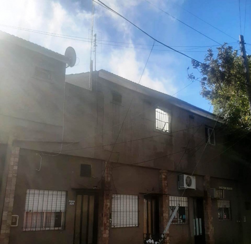 Fuego generalizado en una vivienda de Quilmes Oeste provoc grandes daos