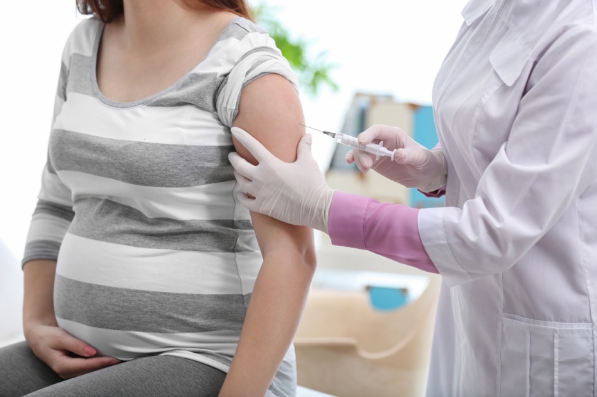 Se aplica en Quilmes de forma gratuita la nueva vacuna obligatoria para personas embarazadas