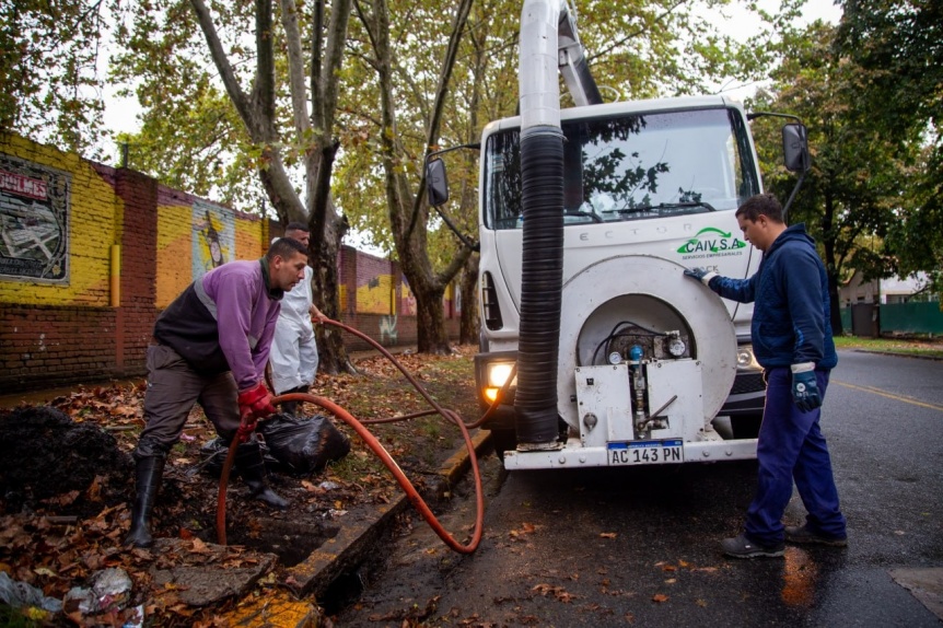 Intenso operativo de limpieza de arroyos y desobstruccin de sumideros en Quilmes