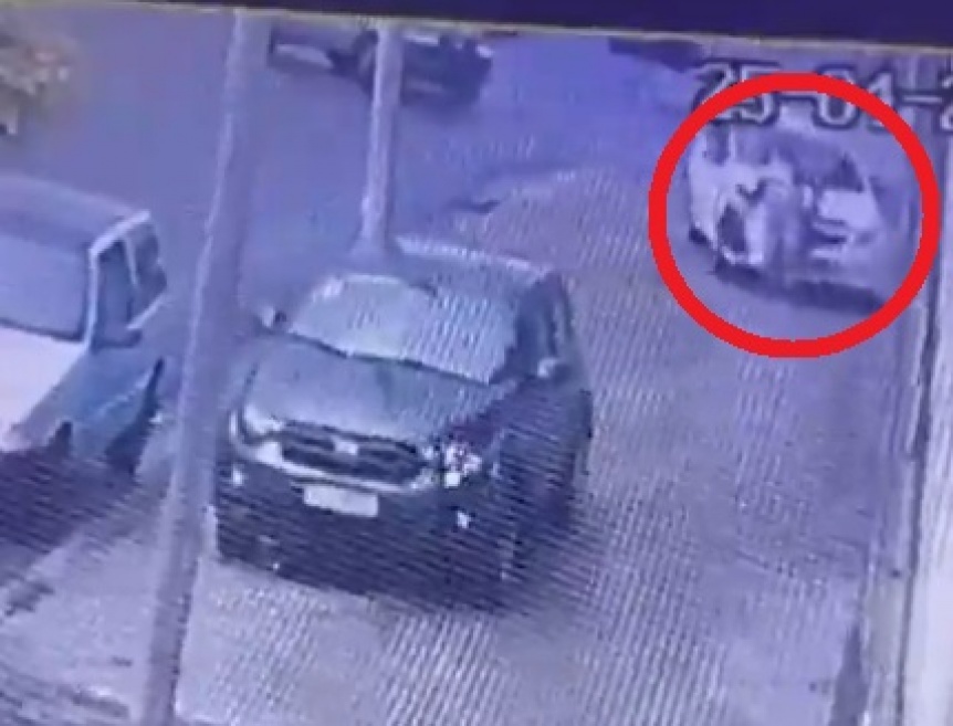 Avellaneda: Chocaron dos autos, uno sali despedido, embisti a una persona y la mat
