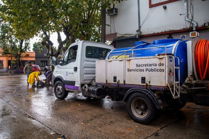 Realizaron importantes operativos de limpieza integral en Quilmes Oeste