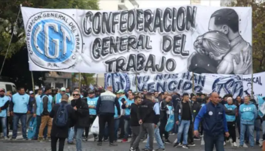 Pacfica marcha de la CGT en el Da del Trabajador: Hoy es un da horrible, triste y amargo