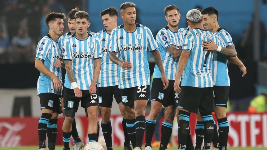 Racing y Talleres de Escalada juegan en el Estadio Centenario de Quilmes