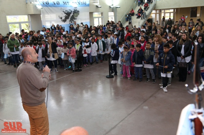 Molina tom la promesa de lealtad a la bandera a ms de 500 alumnos quilmeos