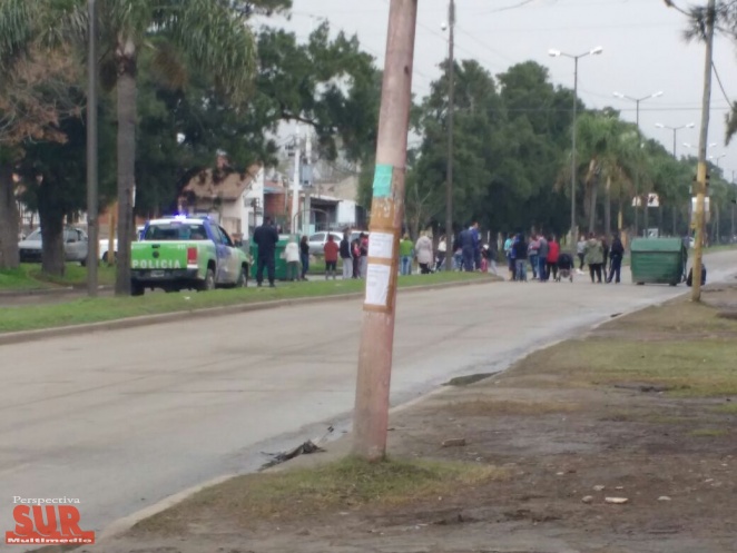 Vecinos cortaron avenida Otamendi reclamando pavimentos