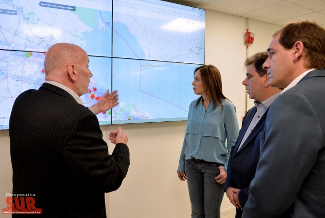 Vidal recorri la nueva Central de Atencin Telefnica de Emergencias 911 de La Plata
