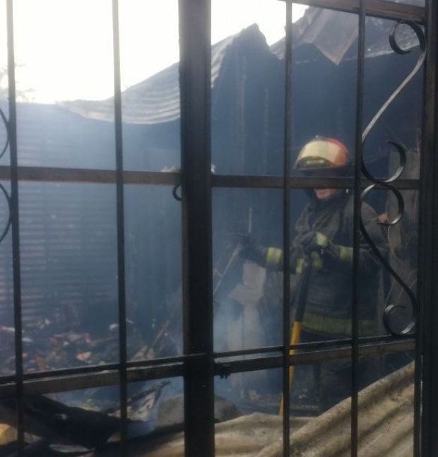 Incendio destruy una casa de familia en Quilmes Este
