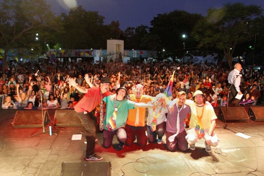 La Banda de las Corbatas cierra un festival internacional de la cancin infantil