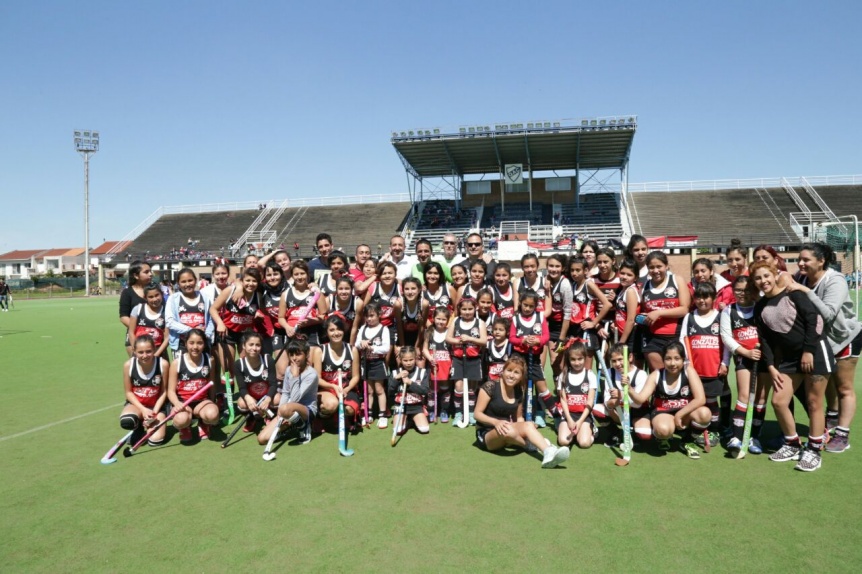 Presentaron la Liga Municipal de Hockey Femenino de Quilmes