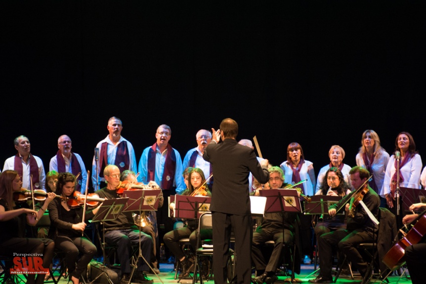 Notable presentacin del Coro y Orquesta del club de Leones de Berazategui en