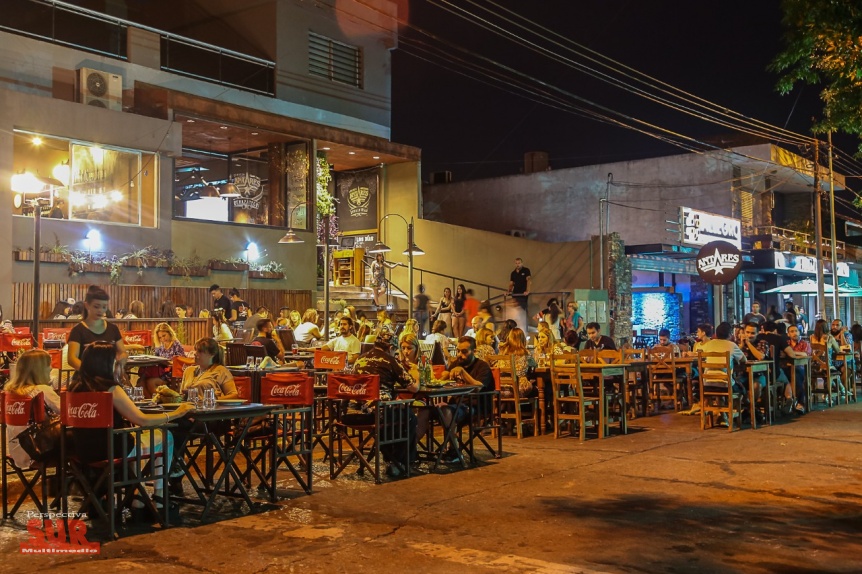 Peatonal gastronmica de Berazategui: el placer de comer al aire libre