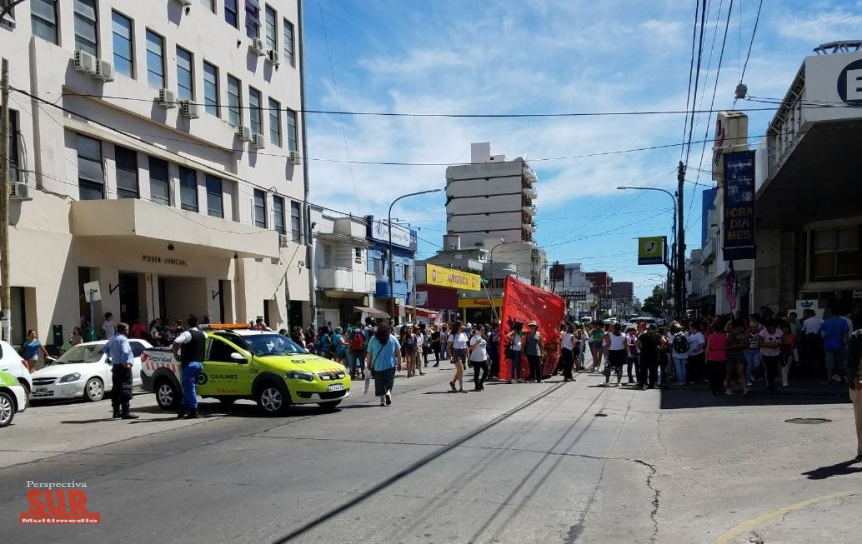 Mujeres marcharon desde la Municipalidad hasta los Tribunales de Quilmes