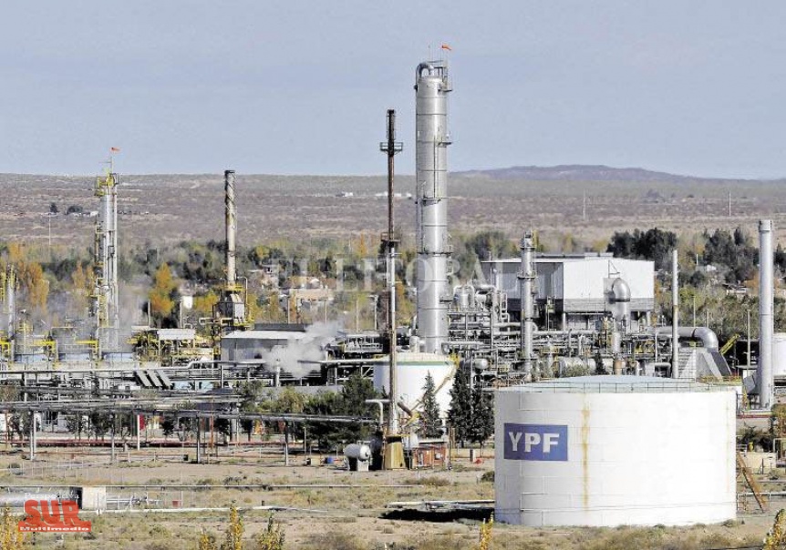 Fundacin YPF otorga 200 nuevas becas de grado para carreras de la energa