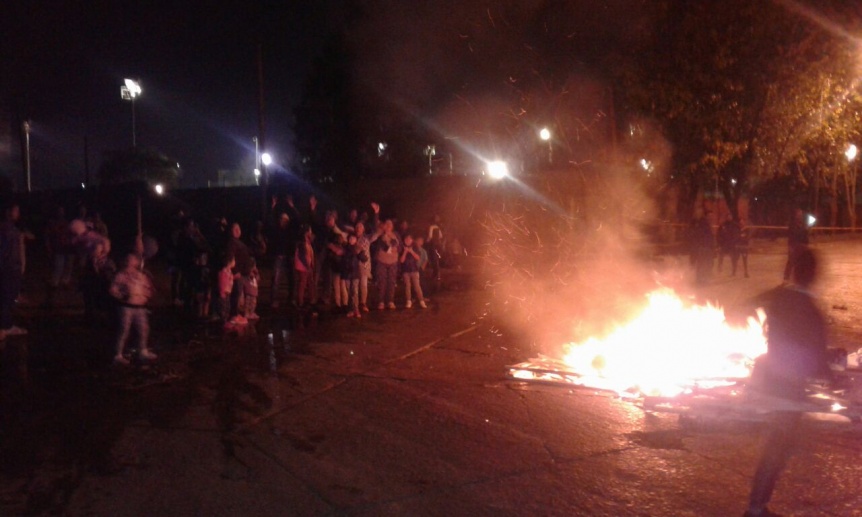Corte de luz en Villa El Monte: Vecinos realizan un piquete de protesta