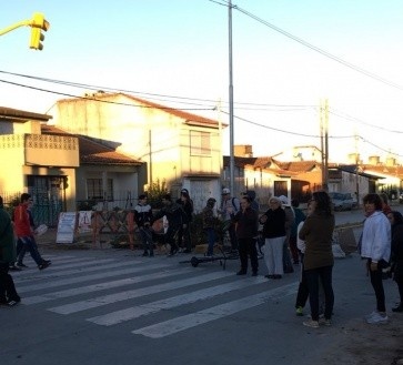 Ezpeletenses cortaron la avenida Mitre en reclamo del servicio elctrico
