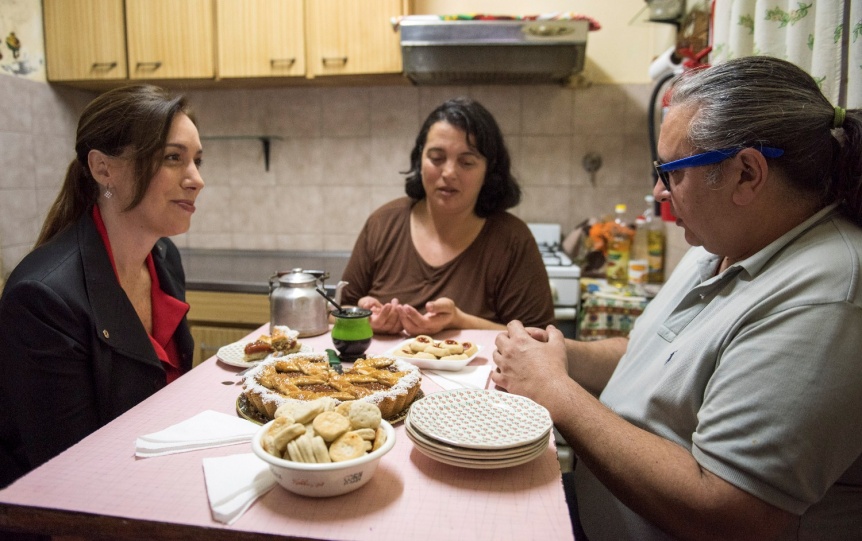 Vidal visit a una familia que tiene un microemprendimiento en Castelar