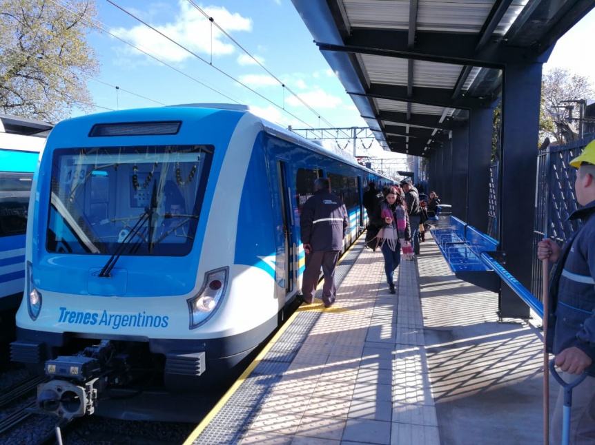 El tren Roca volvi a parar en la renovada estacin de Quilmes