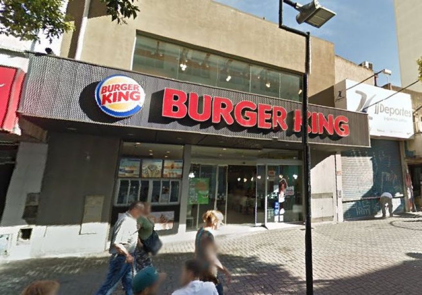 Jvenes atacaron a un encargado del Burger King de Quilmes centro